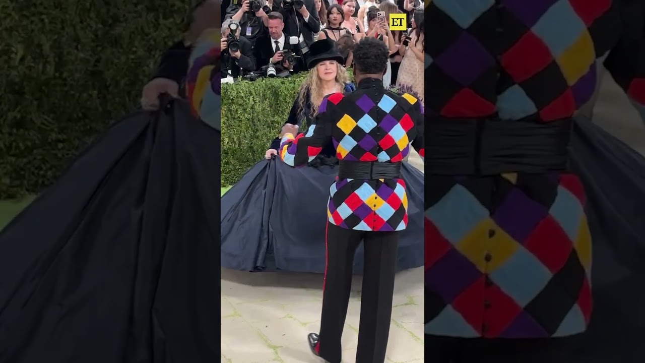 Colman Domingo took a second to pay respect to Stevie Nicks at the #MetGala. 👏