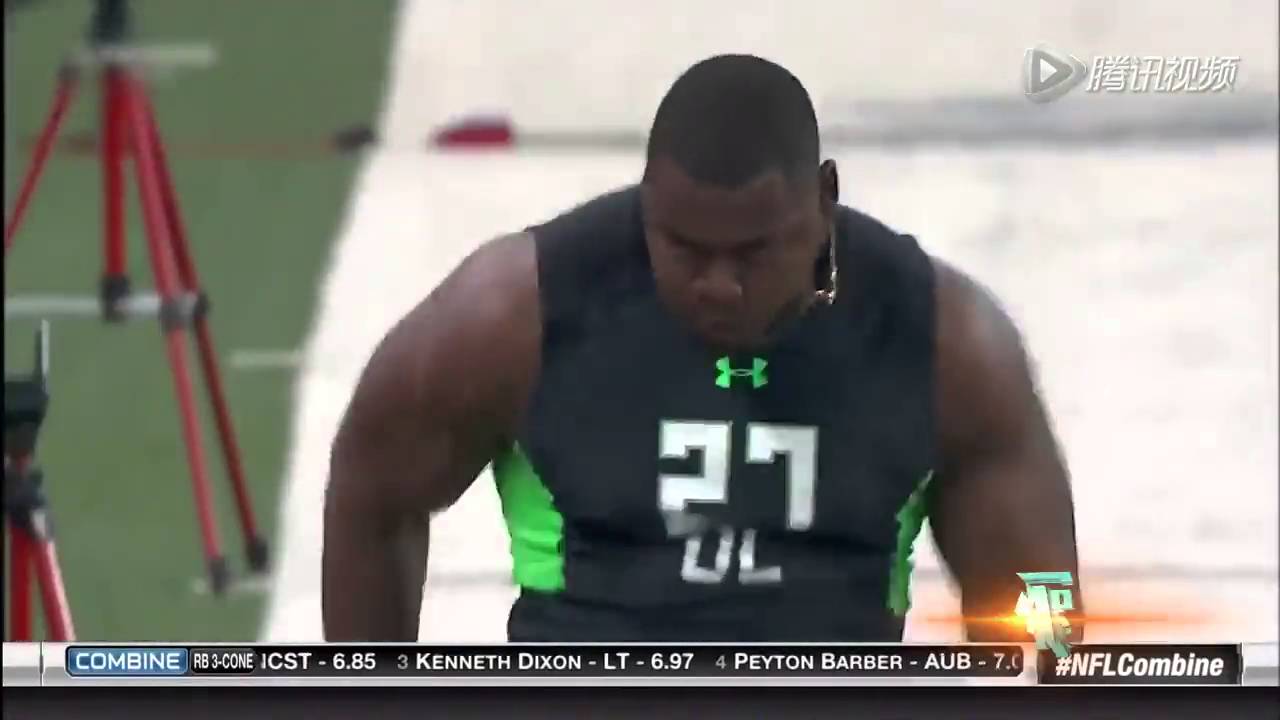 美国运动员短跑时“要害”从裤中甩出 尴尬不已