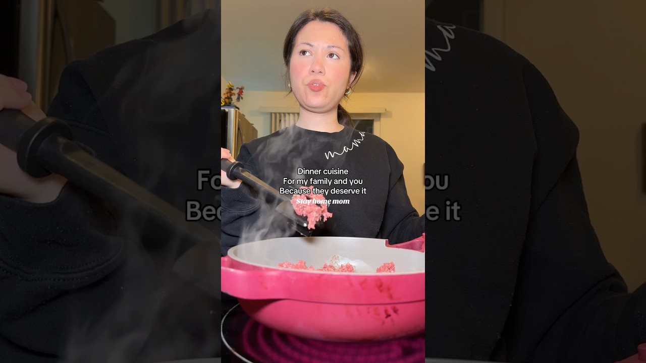 Готовлю эмпанадас на ужин для своей семьи, пока остаюсь домохозяйкой 