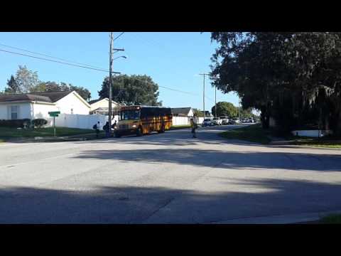 Video: Koliko sedežev ima šolski avtobus Bluebird?