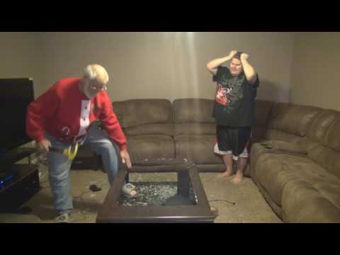 ЗЛОЙ ДЕД РАЗОЗЛИЛСЯ НА СЫНА И РАЗБИЛ ЕГО PS4