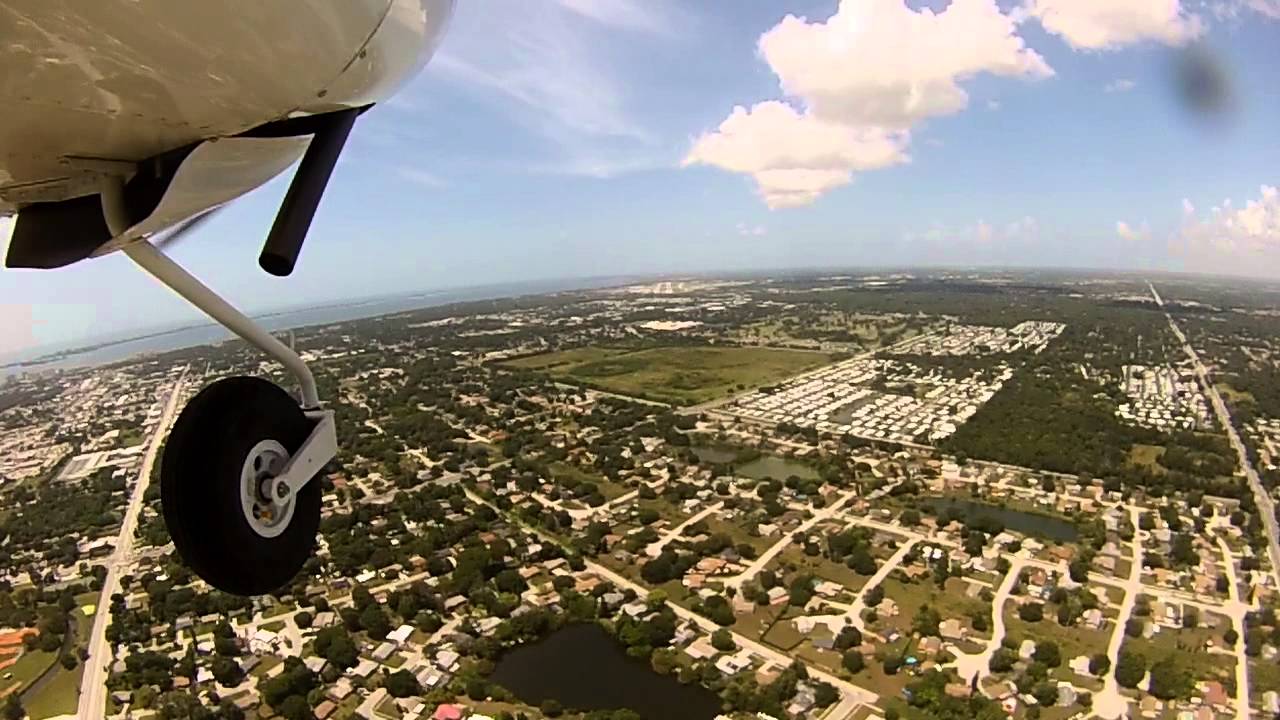 Landing KSRQ (Sarasota-Bradenton) Rnwy 32 Outside Foward Camera