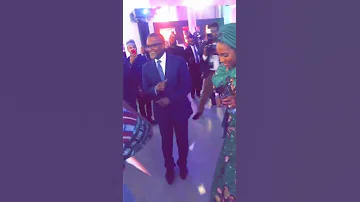TENI SINGS FOR DANGOTE SEE HIM DANCING TO THE SONG ( CASE )