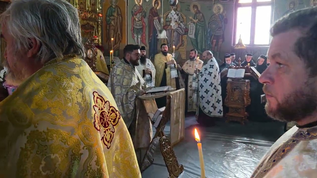 Durere fără margini… un tată își conduce copilul pe ultimul drum😔