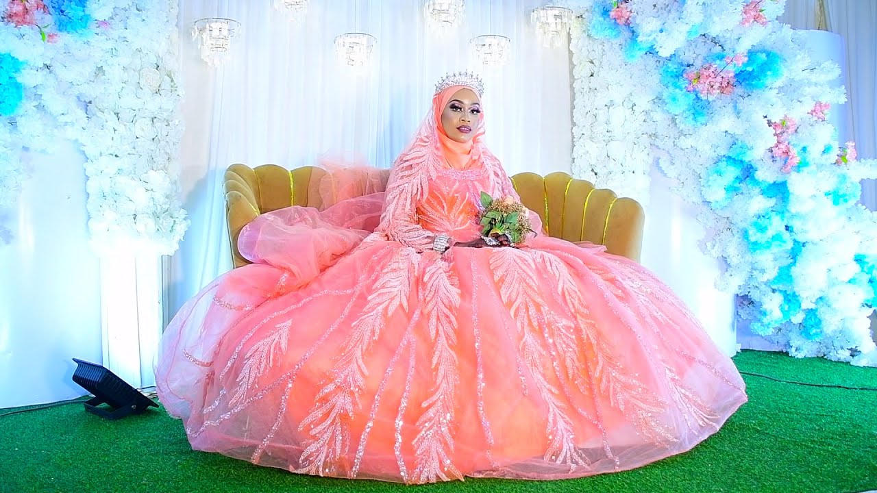 BIBI HARUSI KAPENDEZA SANA JIONEE MAMBO YALIVOKUA PAMBE HOLINI NA QASIDA YAKE SPECIAL YA WANAFAMILIA