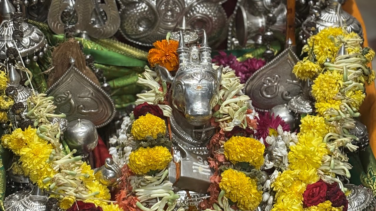 ಮಾಡಳು  ಶ್ರೀ ಬಸವೇಶ್ವರ ಸ್ವಾಮಿಯವರು ಇಂದು ಪುರದ ಮಠ ಶ್ರೀ ಚನ್ನಬಸವೇಶ್ವರ ಸ್ವಾಮಿ ಅವರ ಸನ್ನಿಧಿಯಲ್ಲಿ