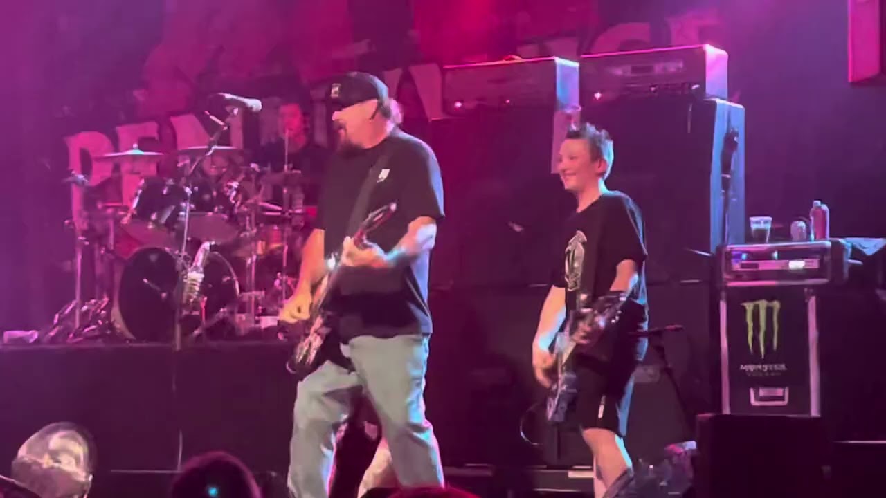 Pennywise - Same Old Story (feat. Simon) live music hall - cologne 2025