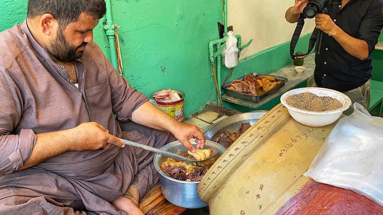 Sheikh Siri Paya - Head and Legs Fry, Pakistan Street Food | Peshawari Nashta | Peshawari Siri Paye