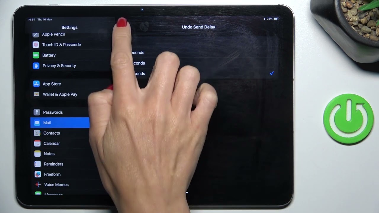 iPad Air 11" (2024) Manage Undo Send Delay in Mail: Take Control of Your Emails!