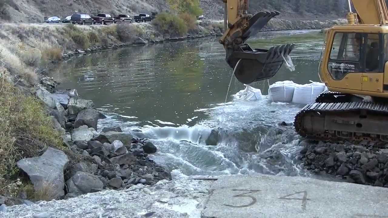 Centuryold dam comes out of Crooked River YouTube
