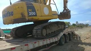 Komatsu Pc200 ExcavatorLoading Excavator on a trailer Truck!!