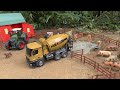 construindo bebedouro de água na fazenda, animais caminhão, construction farm animals truck, toy