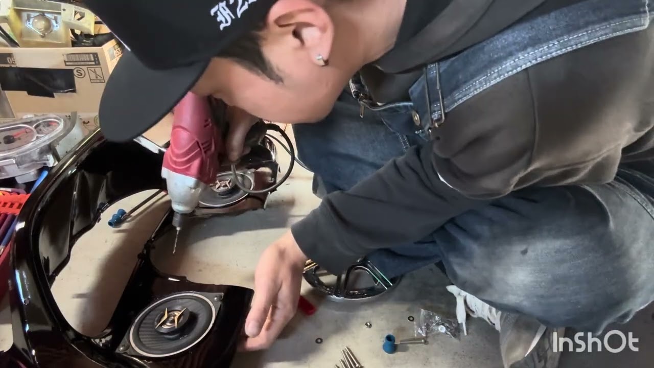 マジェスティ SG03J フロントスピーカー取り付け - YouTube