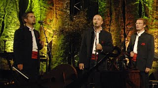 Video thumbnail of "Klapa Šufit -  Ponoć je mila moja majko  I  Poljud 2007"