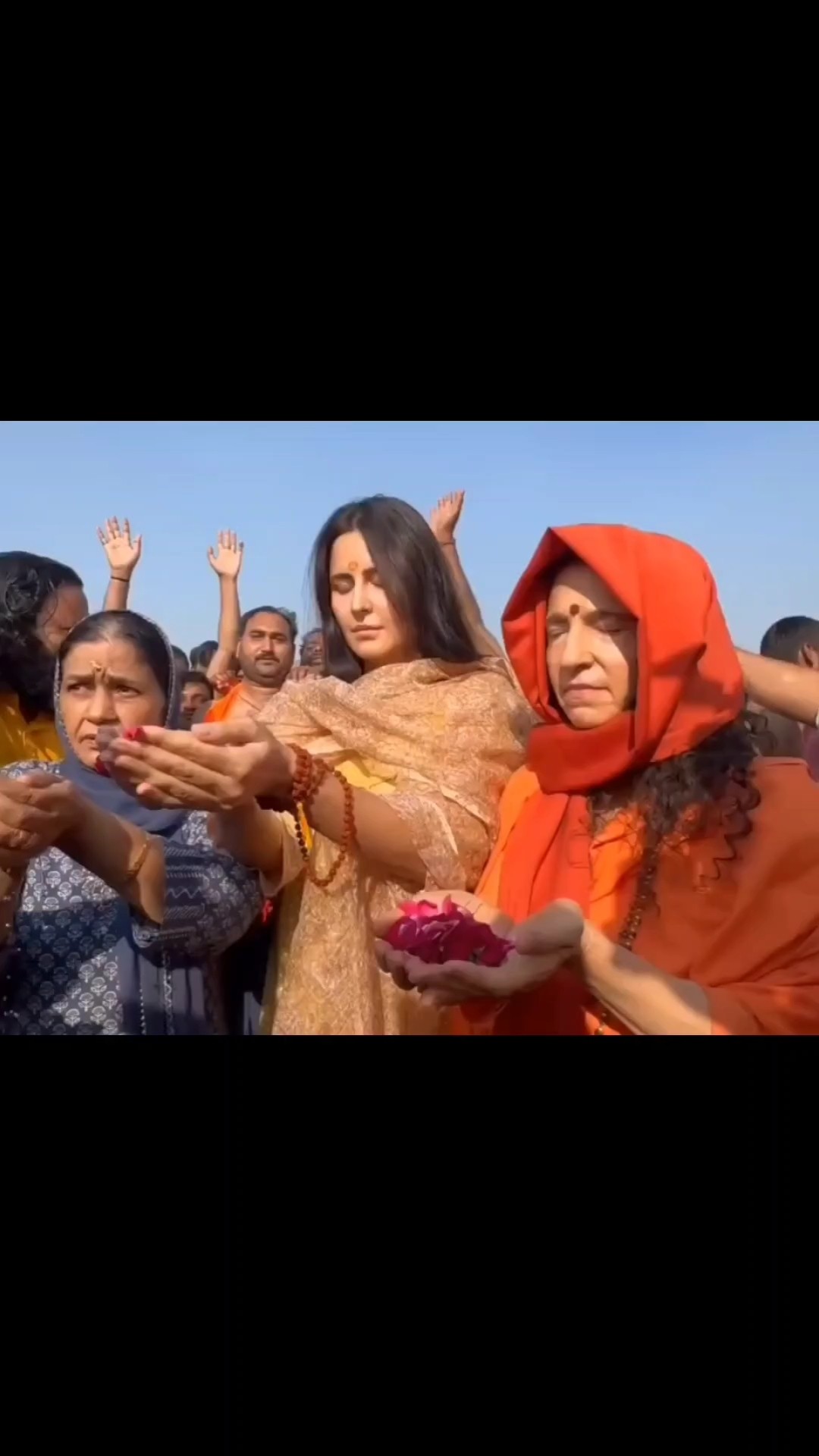 Katrina Kaif takes a HOLY dip at Mahakumbh with Her Mother-in-Law ??? #katrinakaif #mahakumbh2025