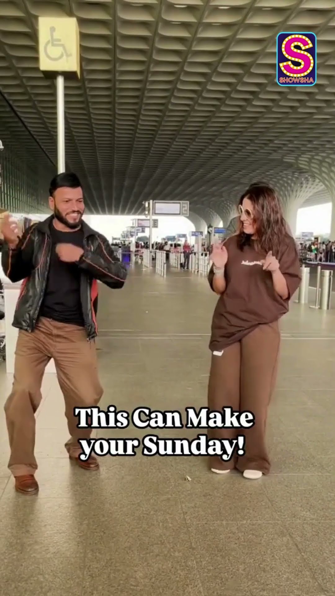 Dancing Pap Is Back, Grooving With Sunidhi Chauhan On Her Song Aankh