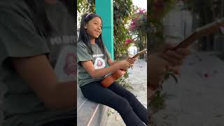 Aprendiendo ukelele y grabando en el lago de Atitlan