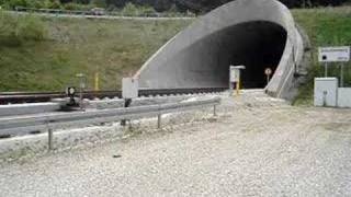 ICE 3 at 300 kmh / 186 mph entering a tunnel