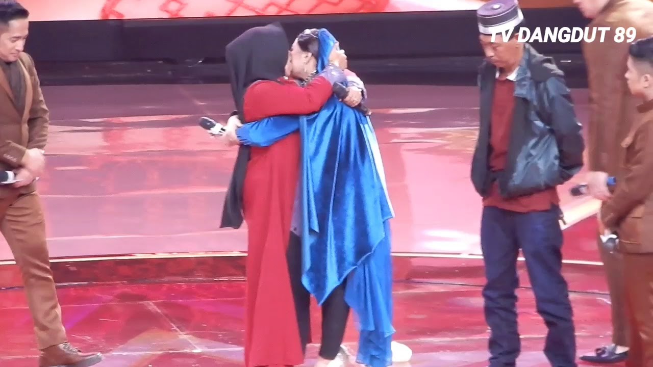 Selfi Berikan Hadiah Sepatu Dan Kalung Kepada Orang Tuanya - Dangdut Star 2019