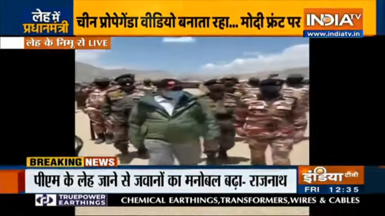 PM Narendra Modi among soldiers after addressing them in Nimmoo, Ladakh | IndiaTV