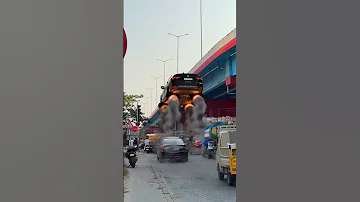 سيارة تطير بالمنصور 