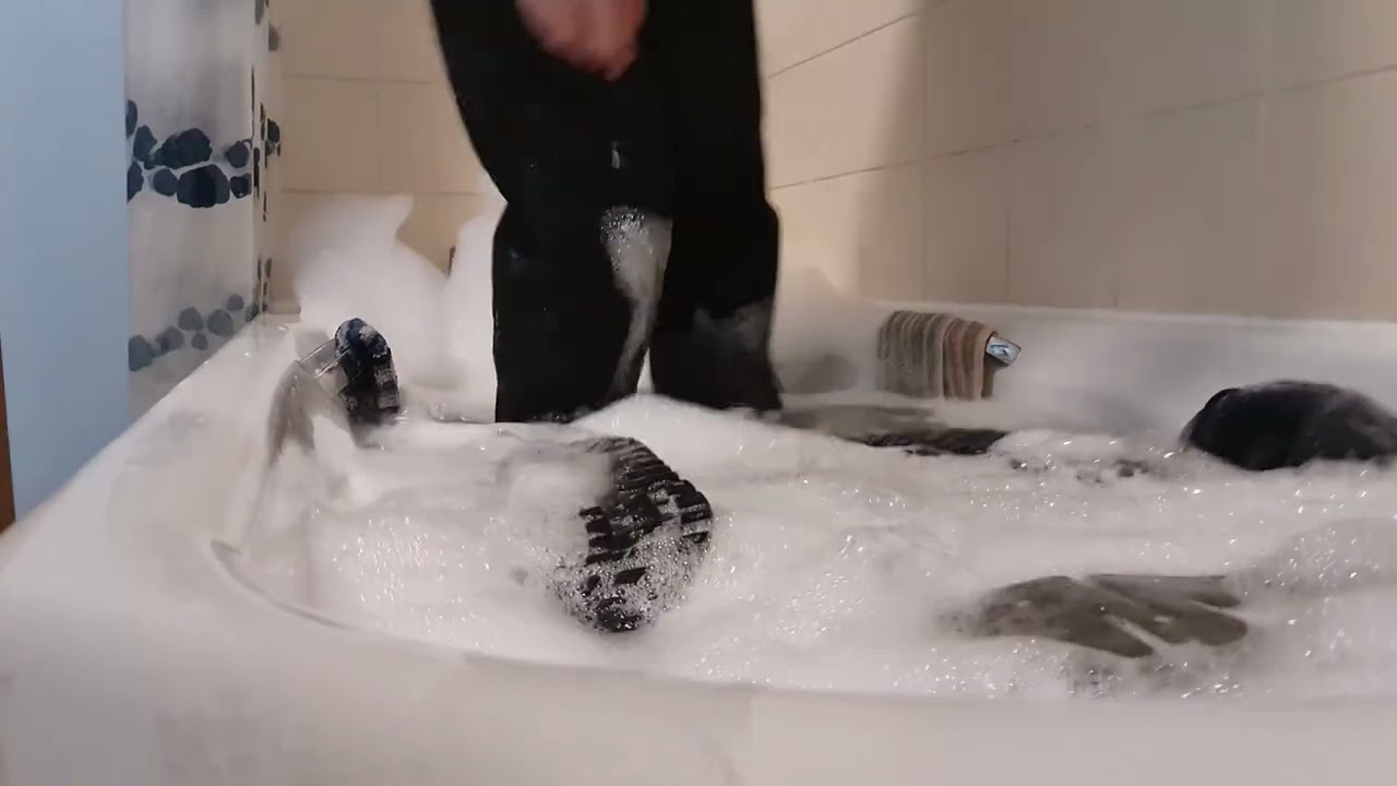 Wet Messy Bubble Bath Foot Play Foot Fetish Wet Nike Air Max Classic Tease Used Smelly Dirty Trashed