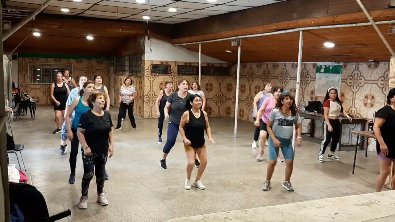 Baile entretenido 15 Miercoles 4 de enero 2026 profesora Angela Sierra club los 120 lo Espej
