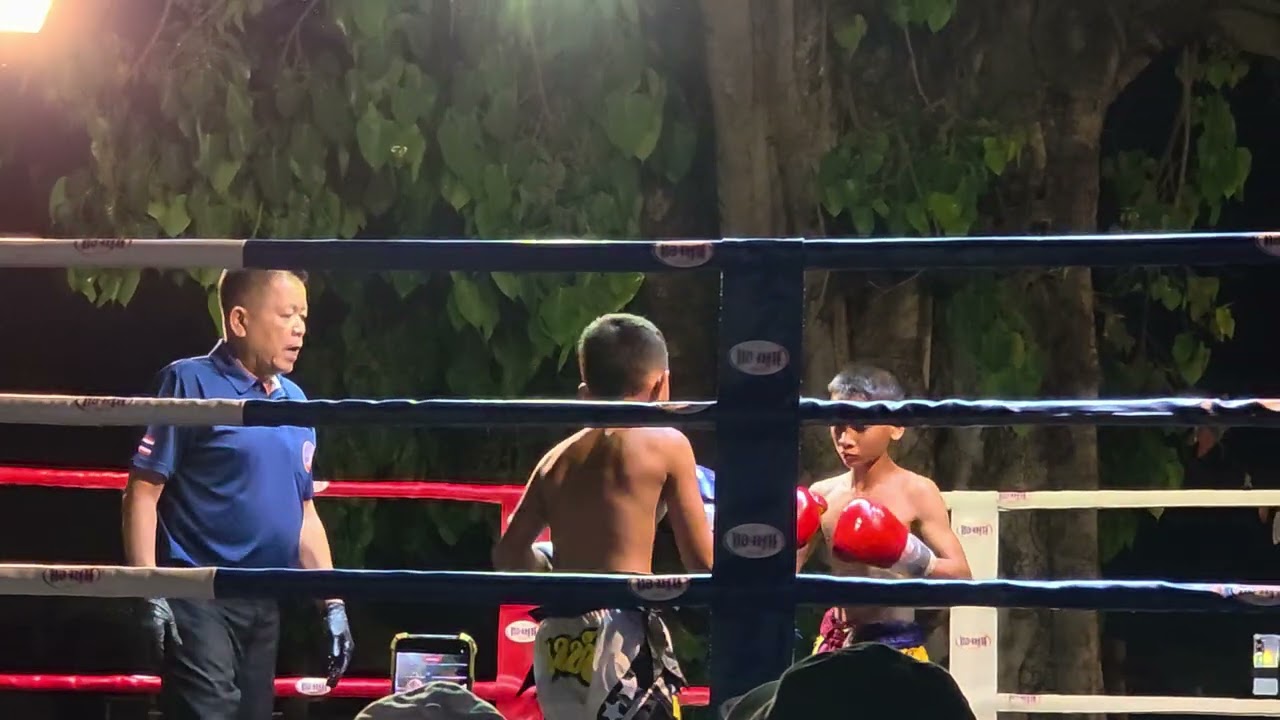เกิดอะไร เมื่อเวทีมวยกับเวทีหมอลำมาอยู่ไกล้กัน#สาวน้อยเพชรบ้านแพง 