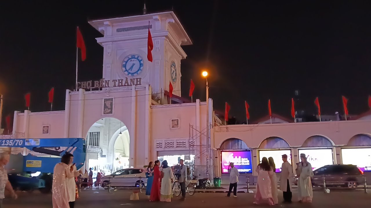 Chợ Bến Thành Về Đêm Những Ngày Cận Tết 2026 Sẽ Như Thế Nào?? 