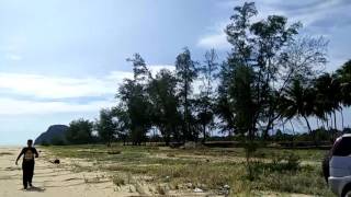 Aksi Lompatan Pantai Air Tawar
