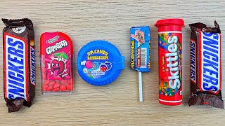 Cone Candy & Snickers Bars Textured Treat