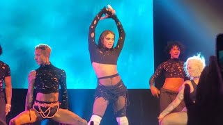 Pabllo Vittar se apresentando em Fortaleza, Ceará.