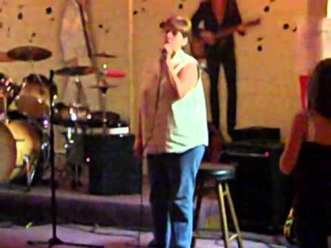 Karaoke - Linda Smith - God Still Answers Prayers