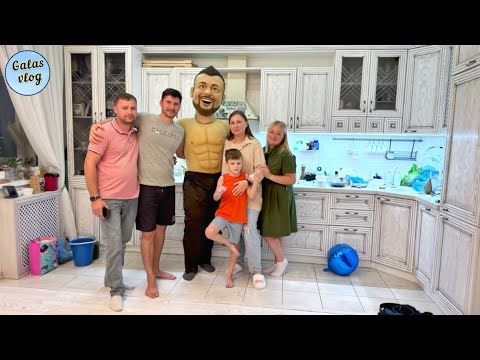 VLOG 💛ЕДЕМ ПОЗРАВЛЯТЬ КРИСТИНУ С ДНЁМ РОЖДЕНИЯ 🥳