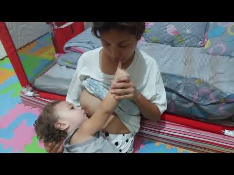 Learning while breastfeeding | Breastfeeding Vlog