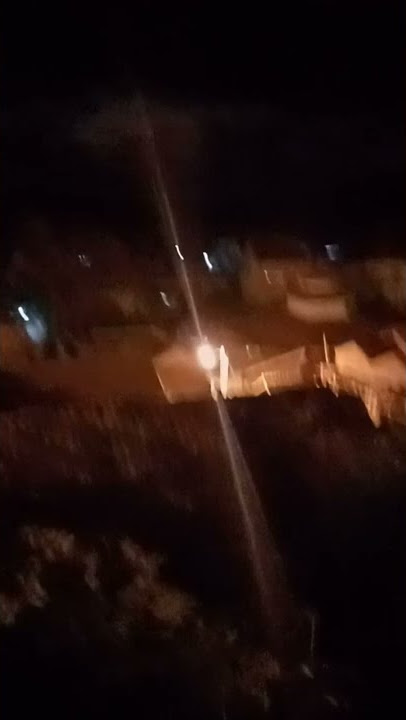 pemandangan dari puncak gunung malam hari