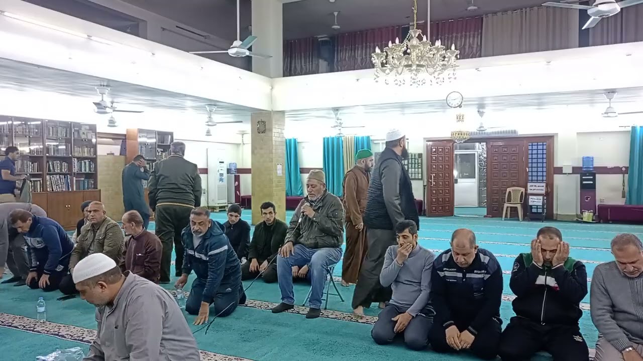 6رقم 8#3#2026 صلاه تراويح في شهر رمضان يوم 19جامع عرفات كان أمام الصلاةدكتور حيدر هادي العودة لرفاعي