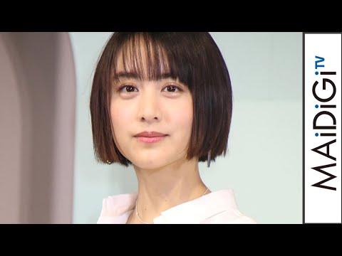 山本美月、技ありシャツ×デニムでシンプルコーデ　くすみカラーのパンプスで女性らしく