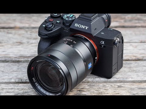 Sony alpha A7 IV FE 28-70mm lens f/3.5-5.6 OSS Mirrorless Camera