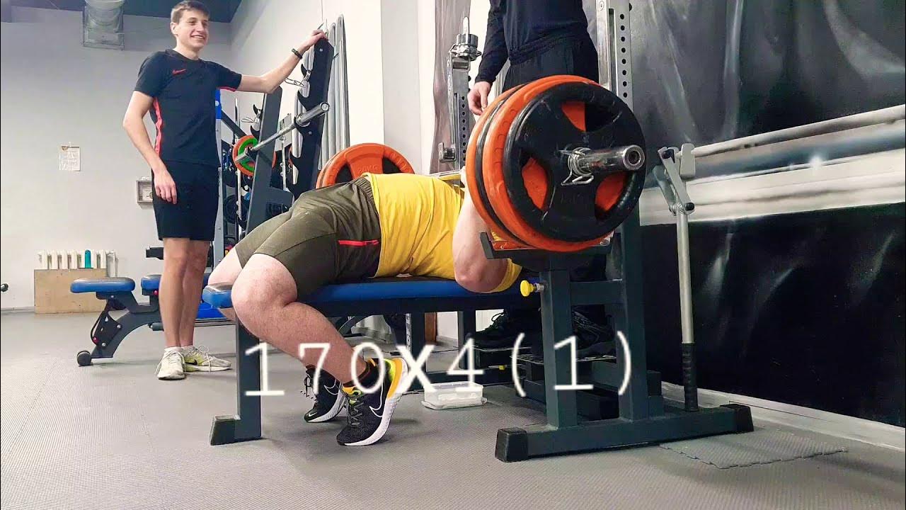 Спортзал жим лежа