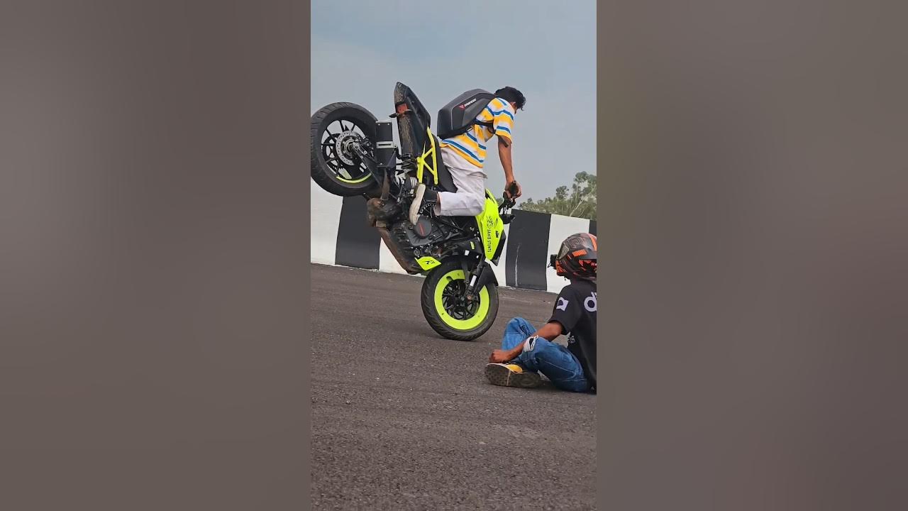 Rolling 390 Dhamakedar Rolling muzaffarnagar bikestunts rolling 