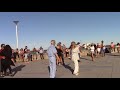 BAILANDO EN LA RAMBLA EN EL PRIMER DIA DEL AÑO 2021 MAR DEL PLATA - ARGENTINA