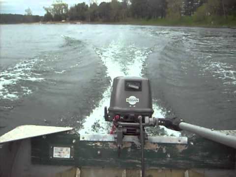 9.8hp-nissan-outboard-running-at-the-lake