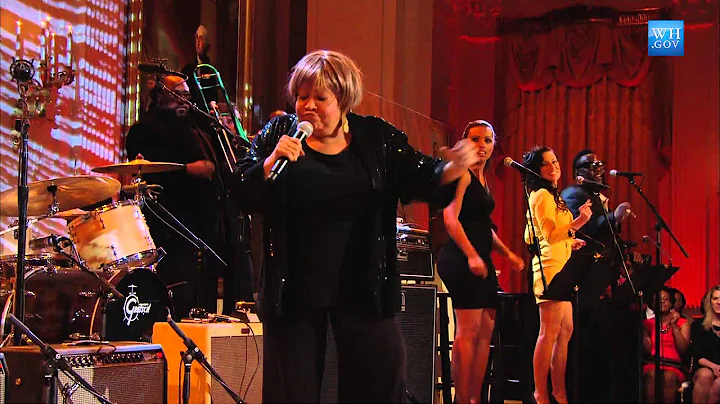 Mavis Staples Performs "I'll Take You There" at In...