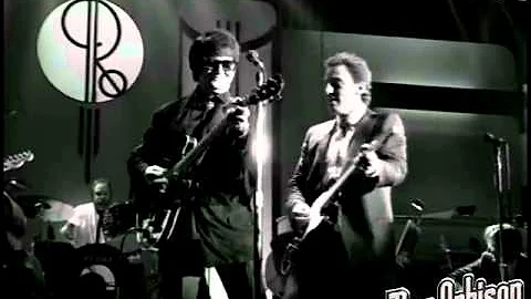 Roy Orbison and Friends - "Dream Baby" - from "Black and White Night"