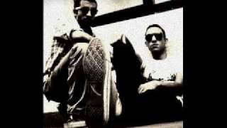 Avicii-Levels (Hardwell & ClockWork Remix) (Mon N' B Mashup)