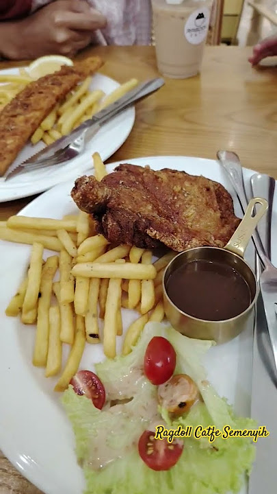 15s Moments: This cafe sell environment! Must try... #catlover #cafe #carimakan #semenyih #foodie