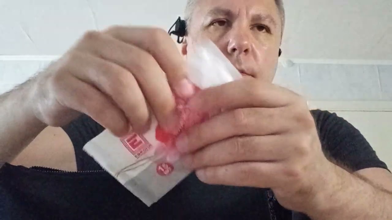 ASMR. ЧТО НАХОДИТСЯ В СУМОЧКЕ У МОЕЙ ДЕВУШКИ?