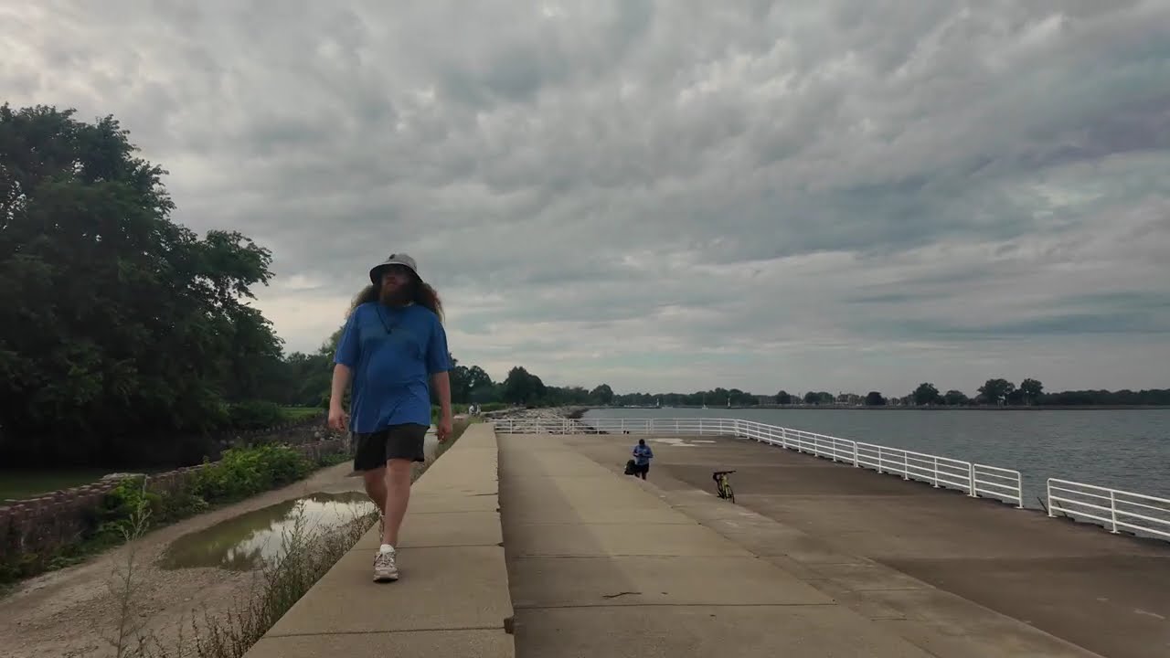 4K Walk: Belmont Harbor to Foster Beach | Natural Sounds | Chicago (July 25)