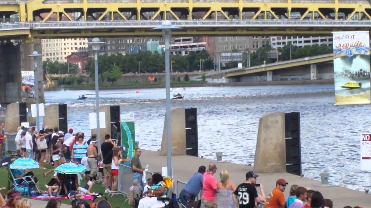 Pittsburgh Ragatta Speedboat Race by Scott Stevens